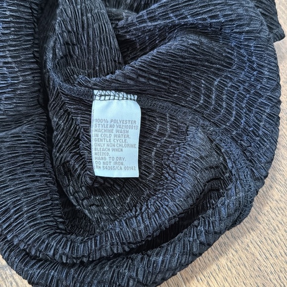 TANJAY Black Short Sleeve Textured Top - Picture 6 of 6